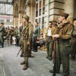 La Bataille de De Gaulle – soldats sur un quai de gare